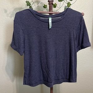 Honeydew woman’s size small blue short sleeve top